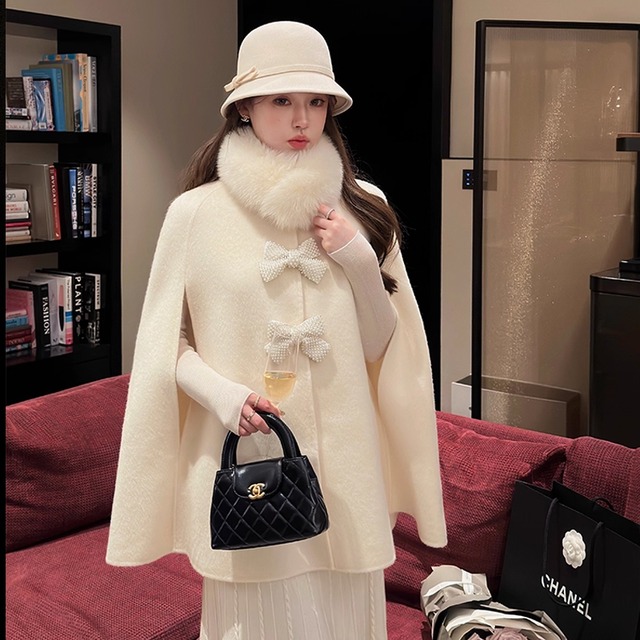 【outer】パールリボンラシャケープコート Q7588