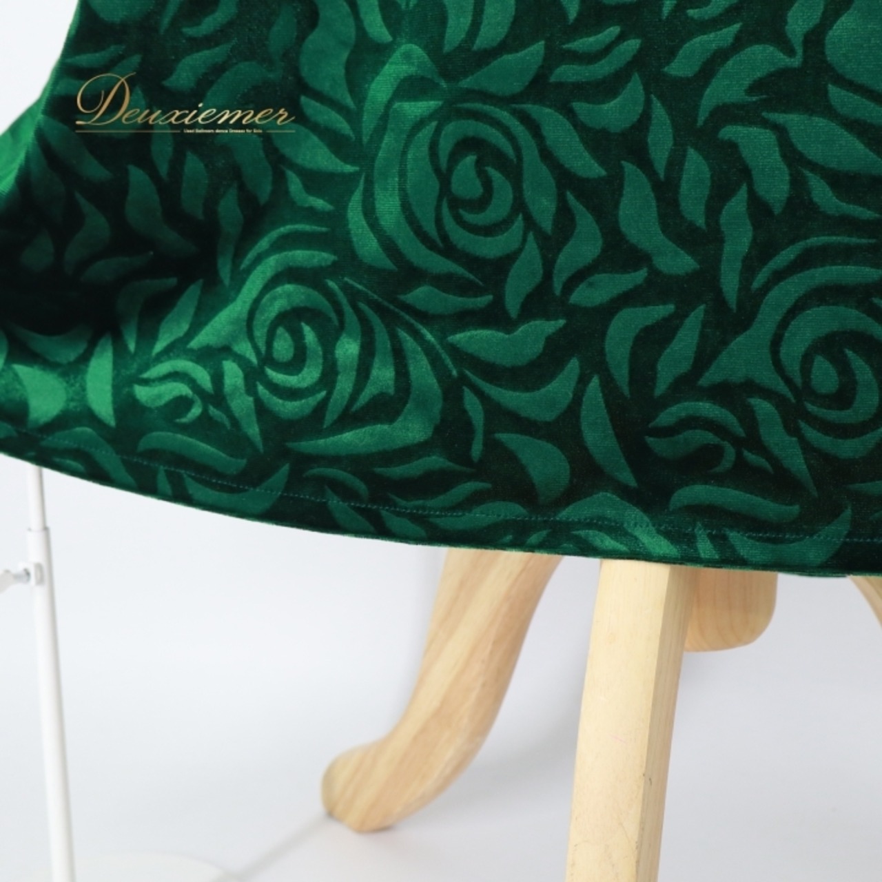 フラダンス 衣装 ワンピース ドレス グリーン系 アロハスタンダード 日本製 ALOHA STANDARDS ベロア バラ 花柄 ロケラニ柄 フリル袖 華やか かわいい おしゃれ シンプル 大人っぽい 光沢感 ハワイアン アロハ フラ ダンス レッスン 練習  アロハドレス フラドレス ベロア生地 高級感 大人スタイル フリルデザイン 練習着 薔薇柄 華やかデザイン フラダンス衣装 ハワイアンドレス