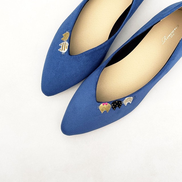 《サイズ23.5cm 限定価格》パンプス「にゃんプス」ブルー ポインテッドトゥ＊大人のローヒールパンプス【5日以内発送】