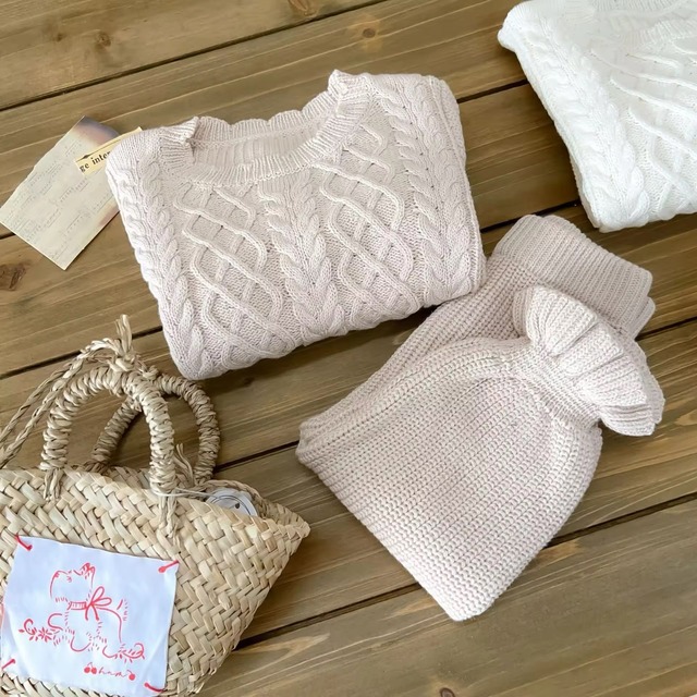 【取寄】くしゅっとが可愛いスカラップケーブルニットトップス