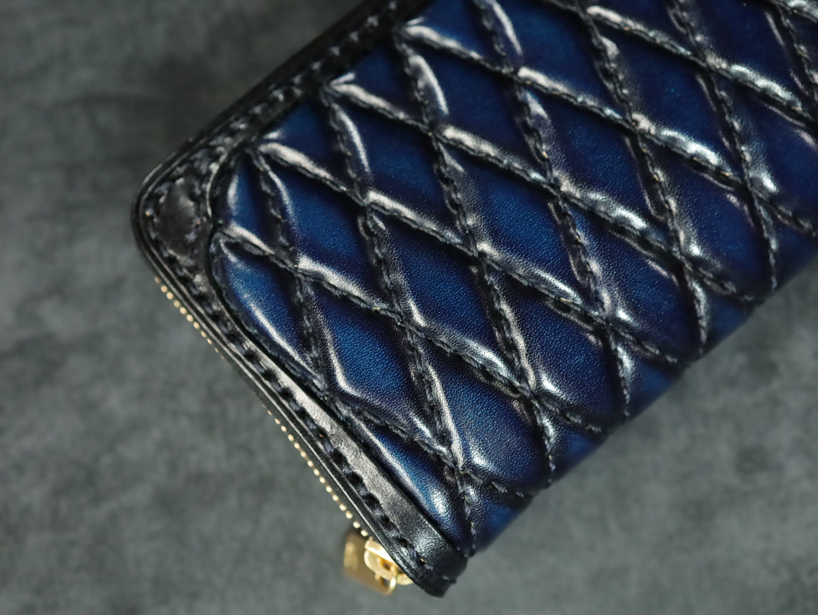 ダイヤモンドステッチのラウンドファスナー長財布 | Haruleather