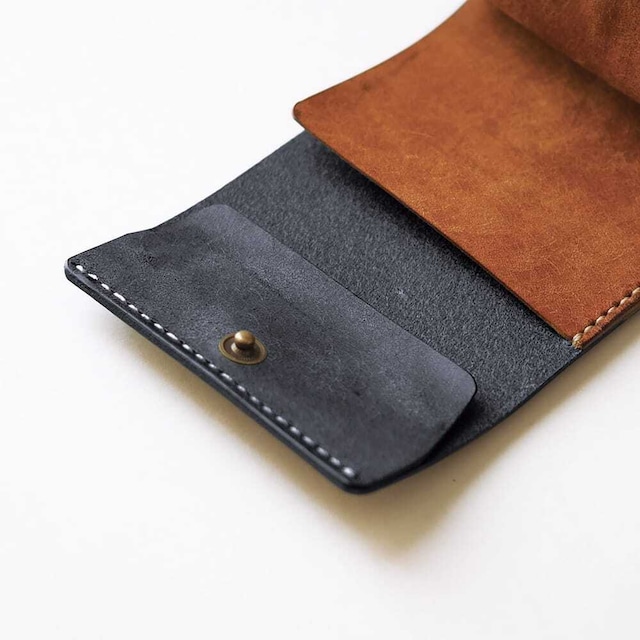 使いやすい 三つ折り財布 【 ネイビー × ブラウン 】（受注生産品） レディース メンズ ブランド 鍵 小さい レザー 革 ハンドメイド 手縫い