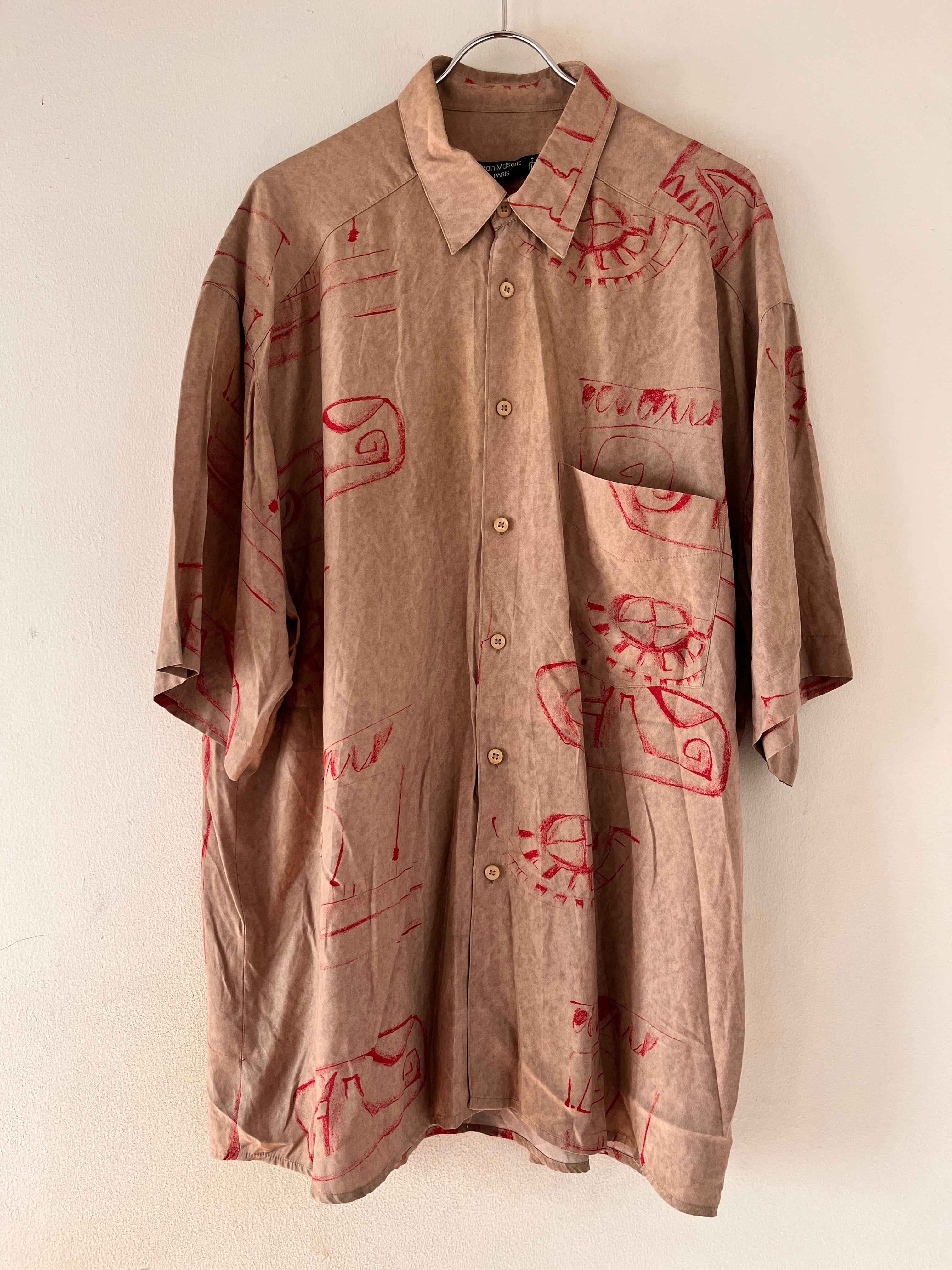 落書きのようなシャツ