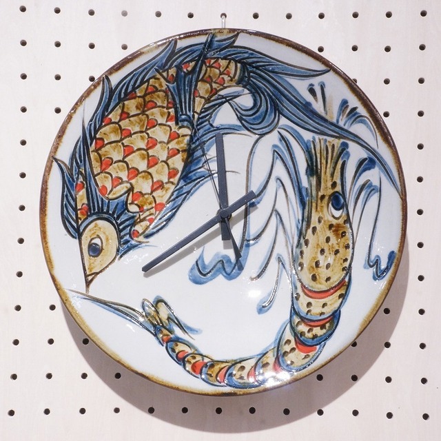 線彫り魚紋の壺　【金城陶器秀陶房】　