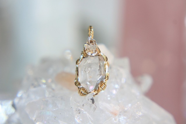 宇宙の種☀️ハーキマーダイアモンドワイヤーアートペンダント