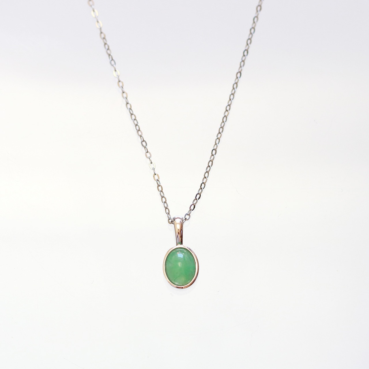 透明感ある翡翠ペンダント！  K10WG  ペンダント ネックレス 10K トップ 緑 天然 A貨翡翠