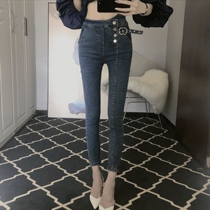 【送料無料】 デニムパンツ ジーンズ 無地 ハイウェスト カジュアル系 スキニーパンツ タイト シンプルデザイン こなれ感 大人可愛い きれいめ 30代 40代 ベルト装飾 ボタン 春 レディースファッション 可愛い お出かけ 女子会 デイリーユース お茶会 お呼ばれ