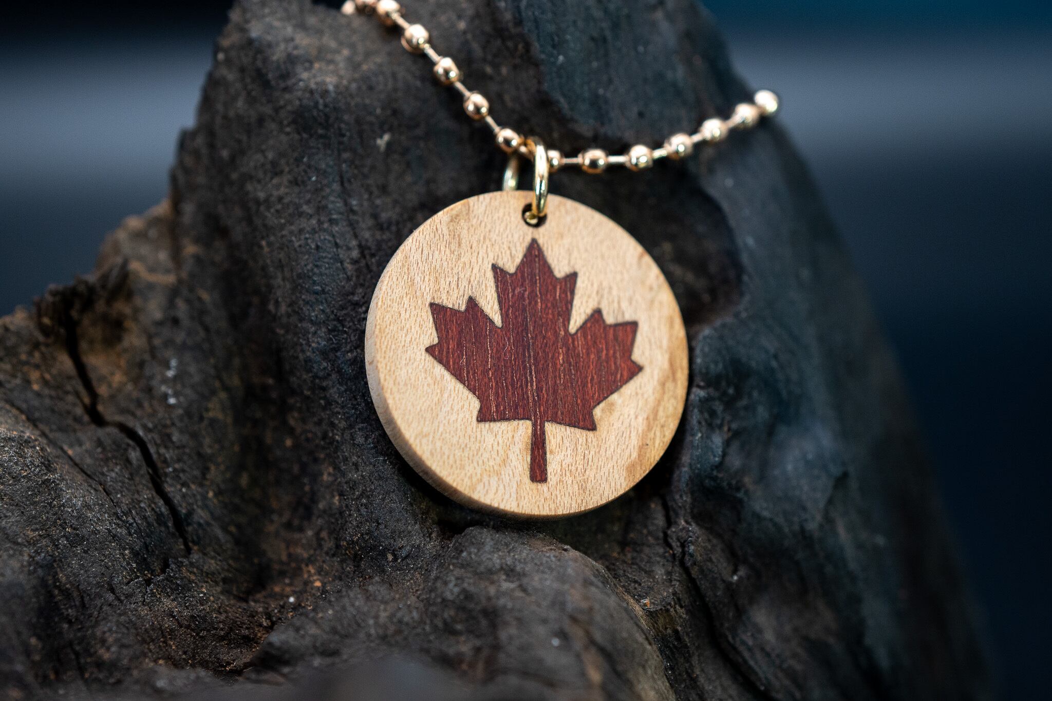 【英女王の愛した銘木】 バーズアイメープル ラウンド タグ