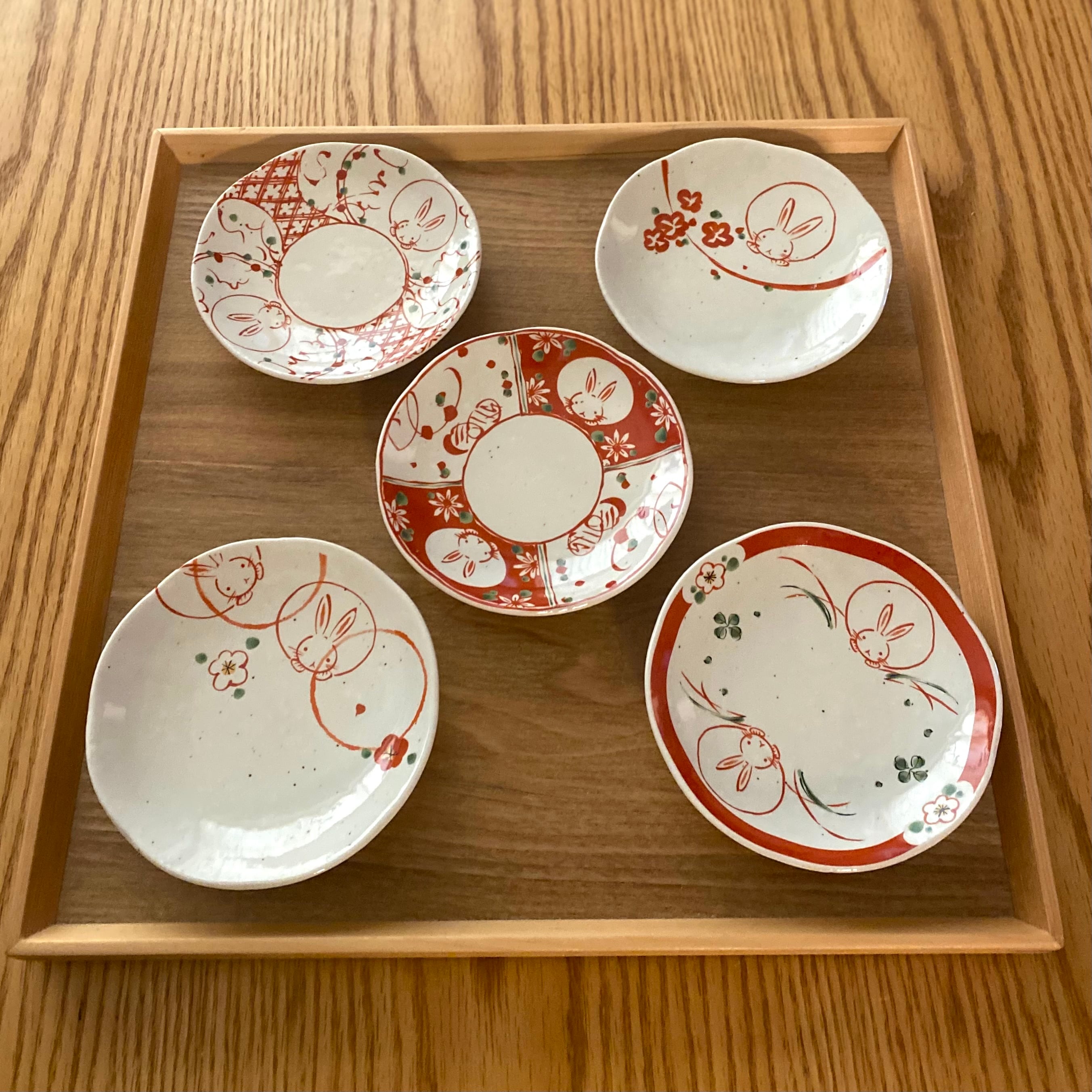 少し大きめの豆皿セット【赤絵うさぎ】 | 豆皿専科