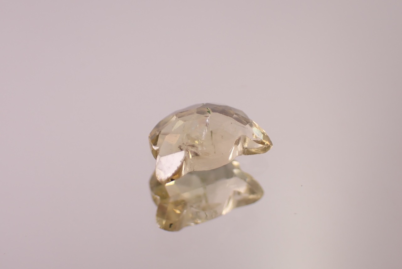 イエローアパタイト(猫カット)　1.26ct　[D11‐554]