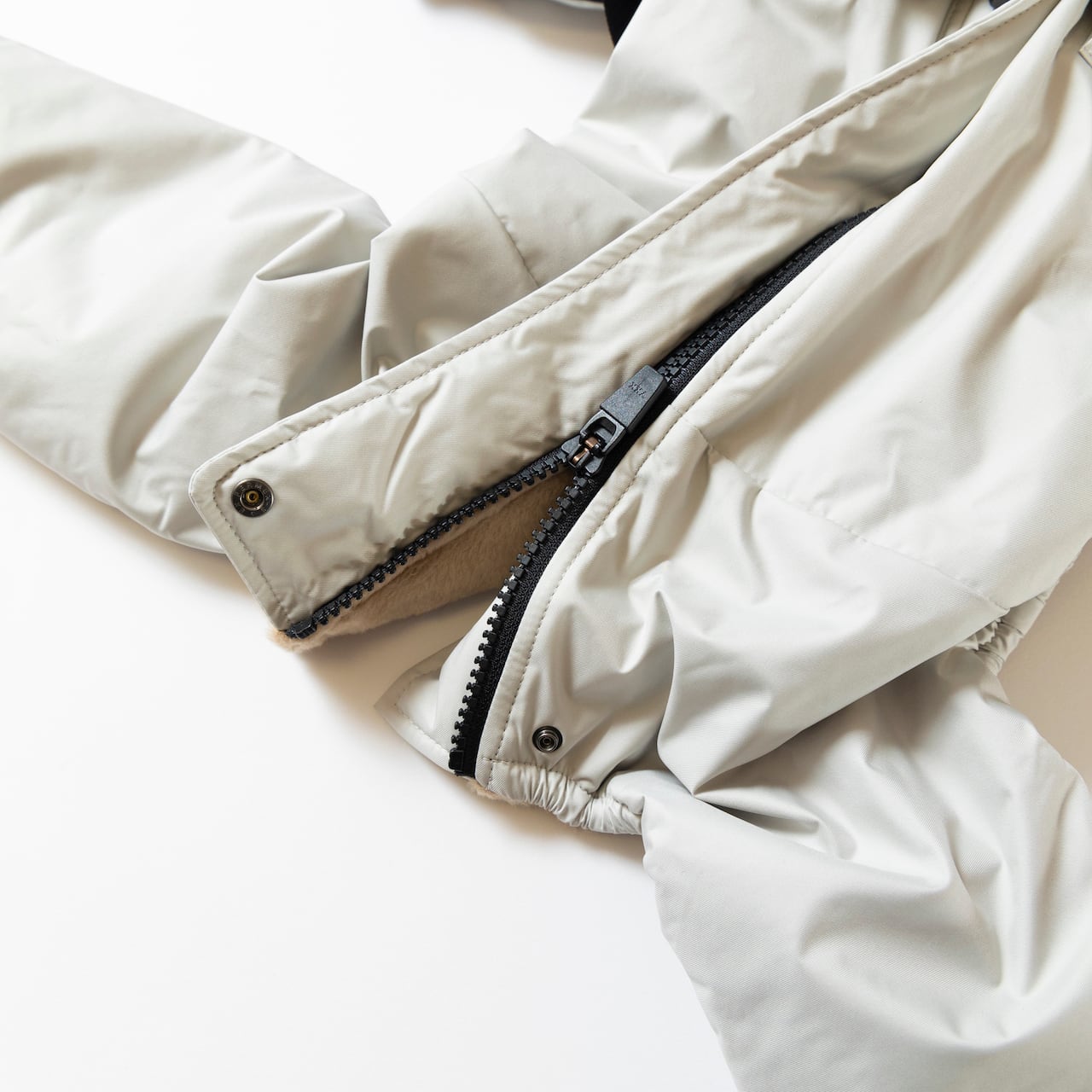 ボンバーヒートジャケット2024 light gray × black / イタグレ服