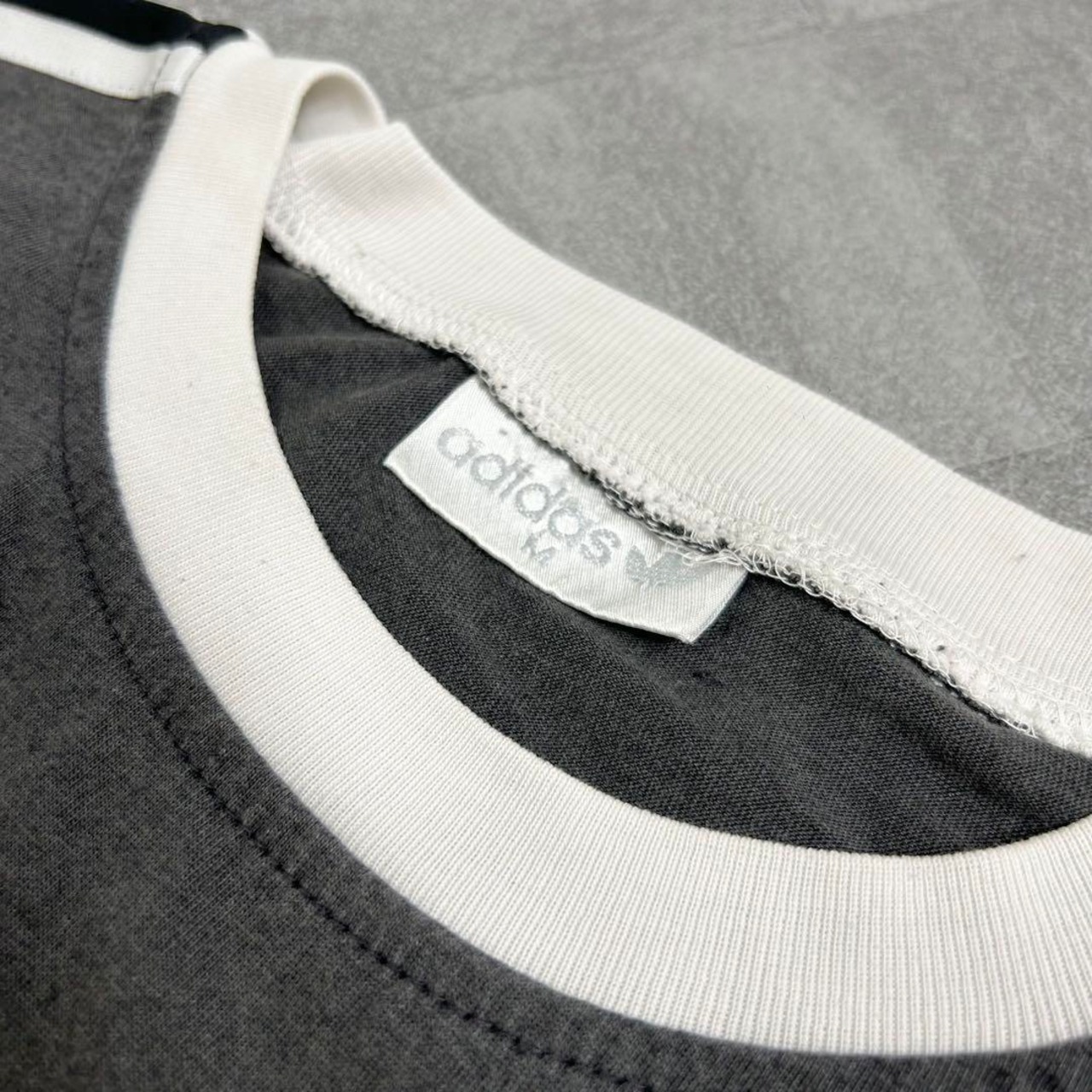 【極上】アディダス ロンT 80s 銀タグ ロゴ刺繍 袖ライン 一点物 美品