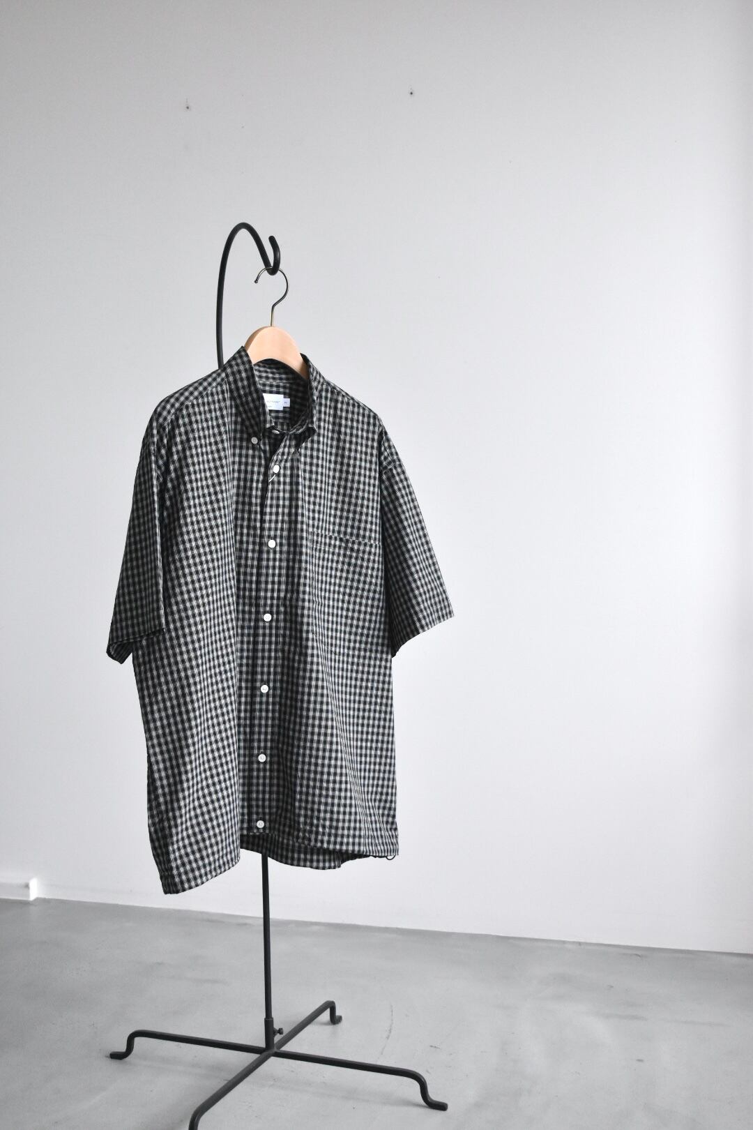 MANUAL ALPHABET | 60/1 TYPEWRITER SPINDLE BD SHIRT | HUMMING ROOM