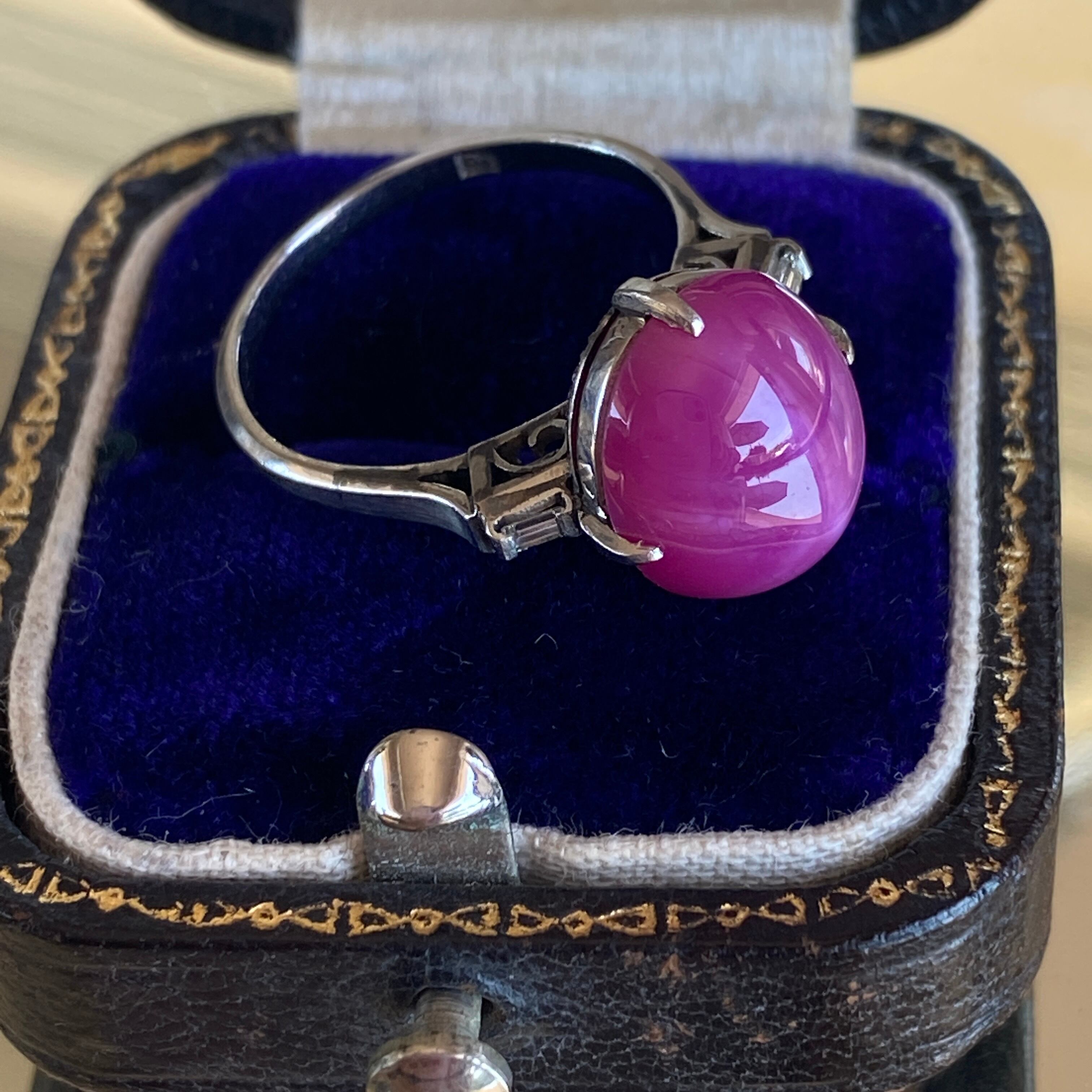 ヴィンテージ　千本透かしプラチナに合成スタールビーのリング