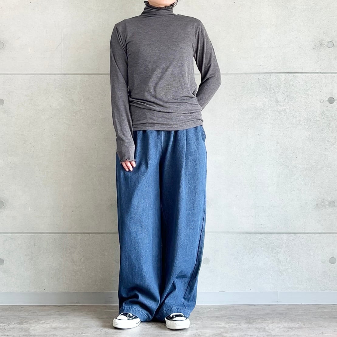 シアータートル /853307 | AUG ONLINE STORE 大人の女性が肩の力を抜い