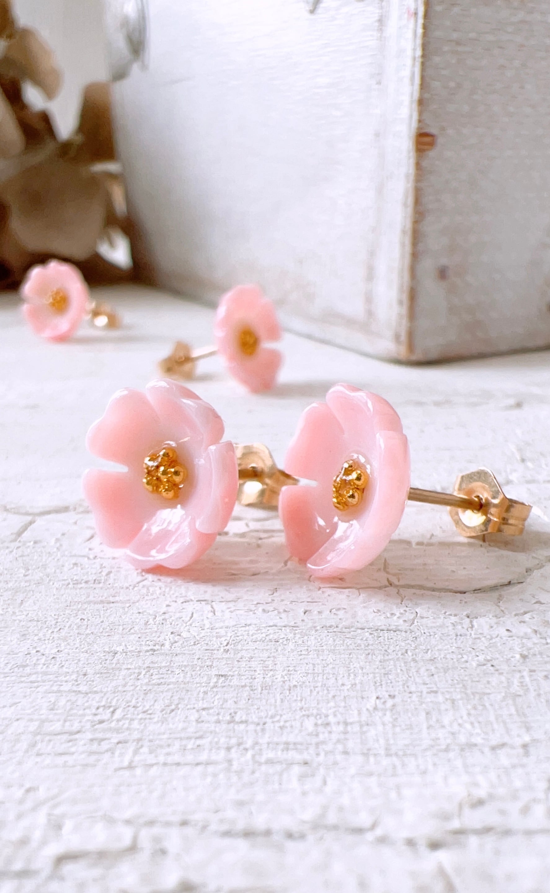 うぐいす◆桜カービング✧ピンクカルセドニー×オパールピアス✧14kgf 桜 ピアス・:* 14kgf】耳元に咲く一輪の桜 クイーンコンクシェルAAA