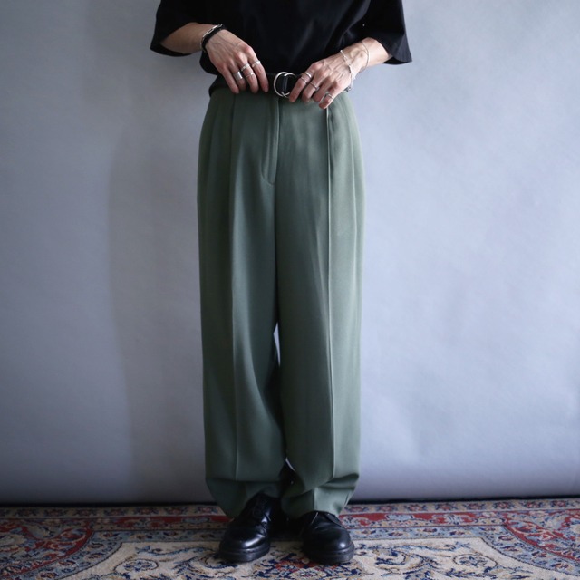 2-tuck tapered silhouette moss green wide slacks（with lining）