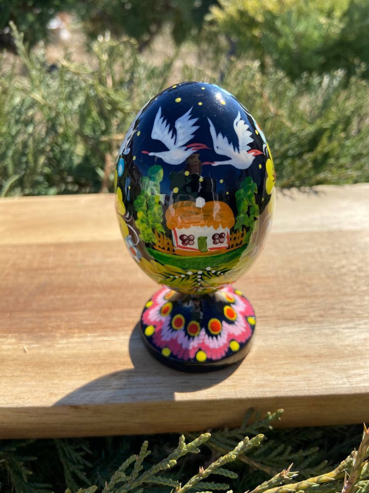 ペトリキウカ塗り　木製プィサンカ・スタンド一体型（イースター・エッグ）9cm（ホメンコ作） - 2