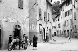 1954年撮影　イタリア　トラットリア　カフェ　人々風景【118195401】