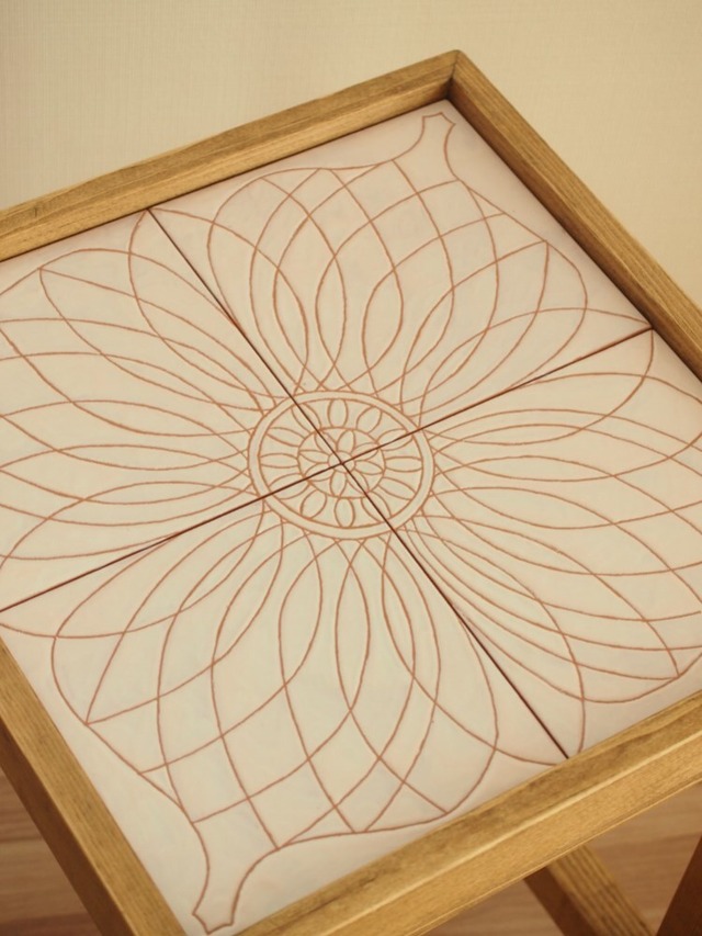 【受注生産品】スペインタイルのサイドテーブル（ベージュ）※送料無料