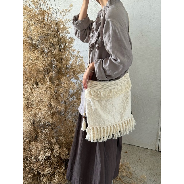 POTIタッセル付きベージュ布バッグ