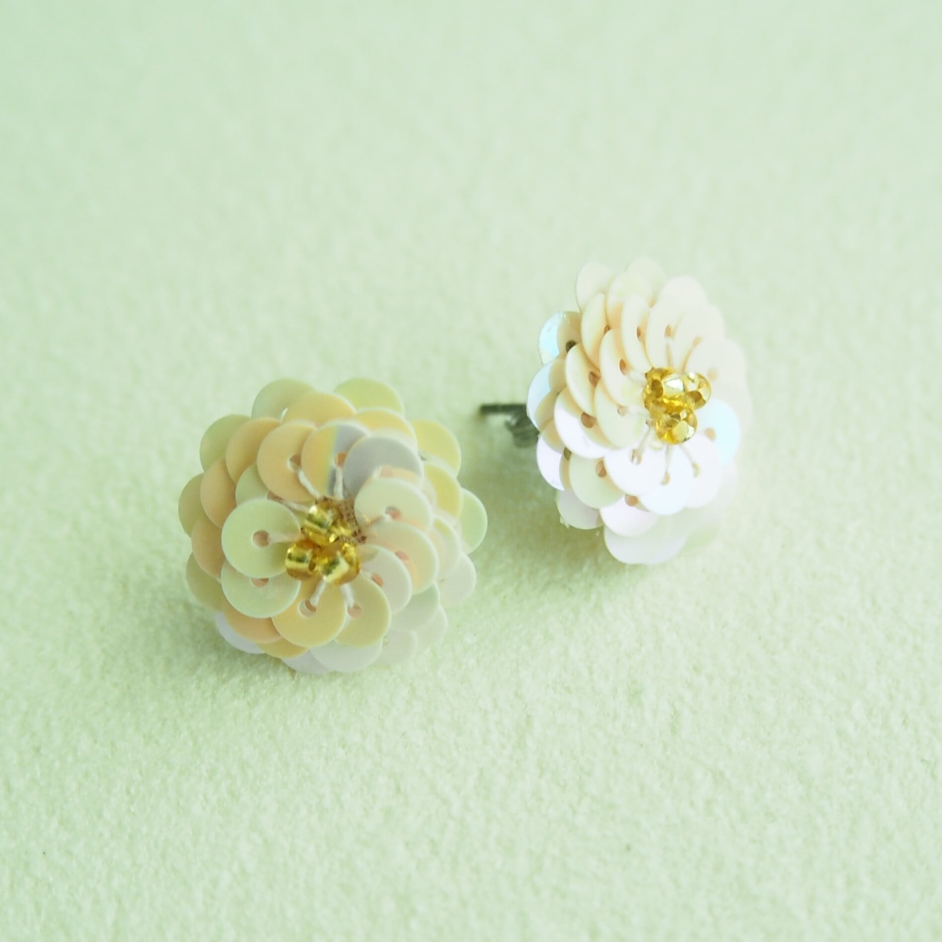 ピアス フラワー ピンク | la broderie AWANO Ryoko