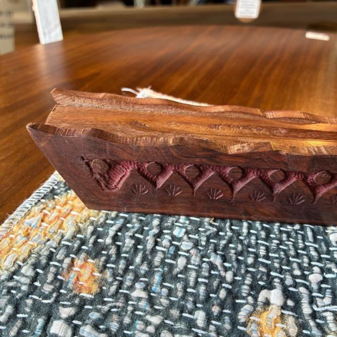 India Sheesham wood carved incense holder 2type　インド　シーシャムウッド彫入り香立て　全2種　お香　お香立て　アロマグッズ　リビング　寝室　香り