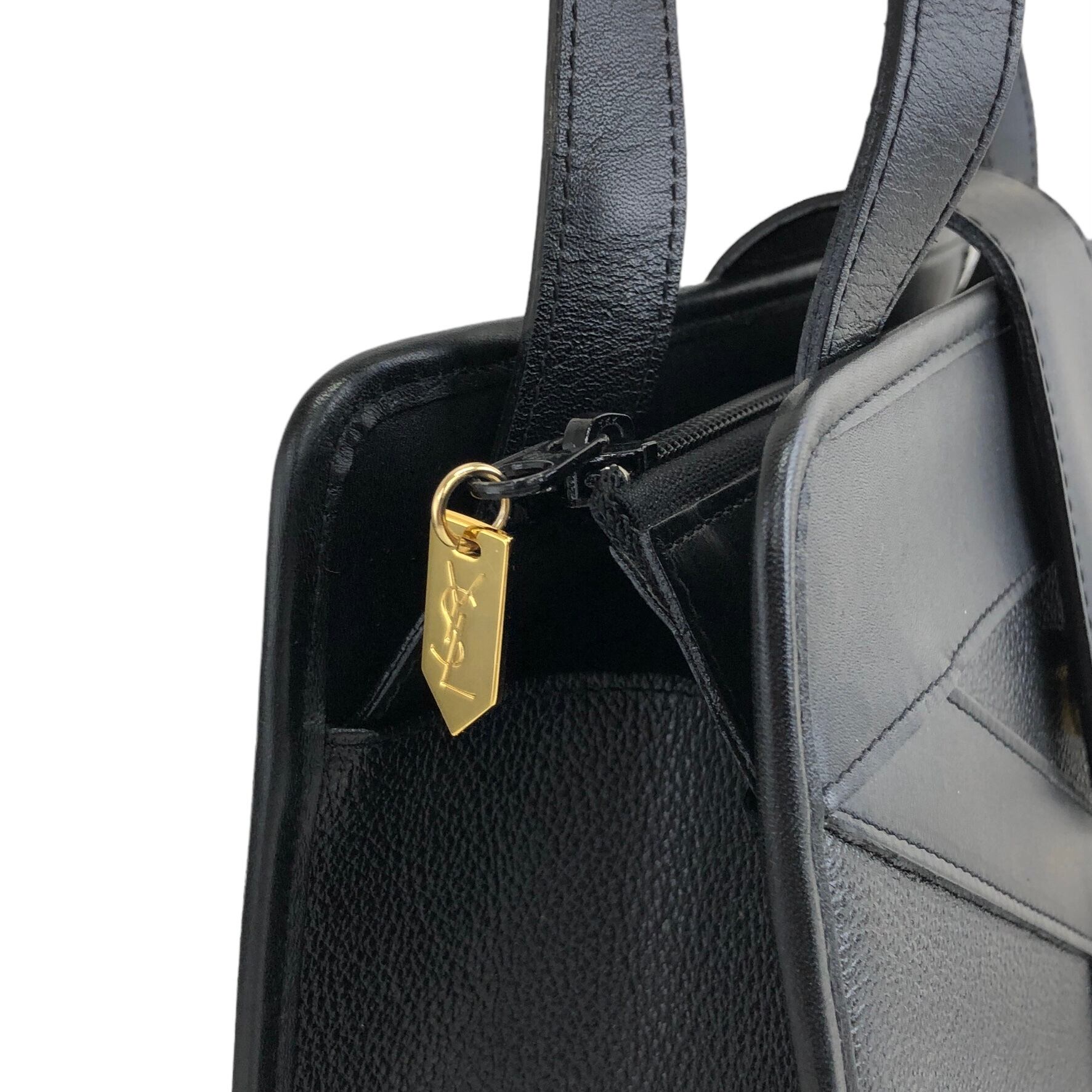 Yves Saint Laurent イヴ・サンローラン ショルダーバッグ ブラック