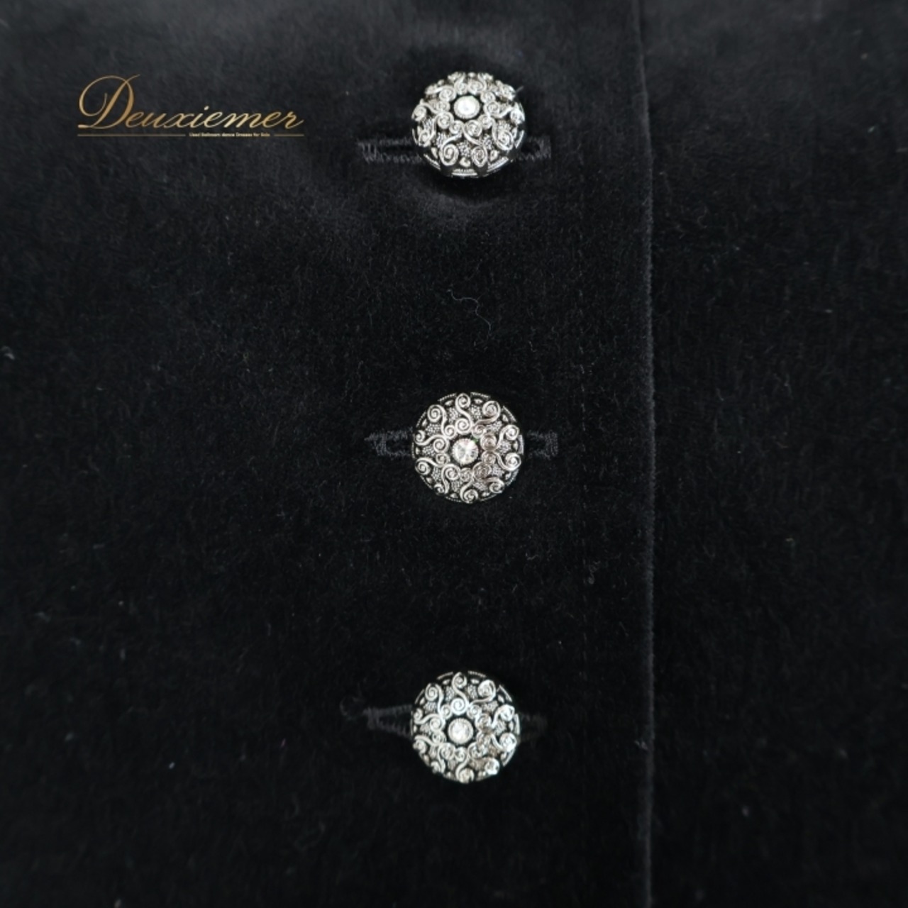 フォークダンス 衣装 ベスト ブラック系 シスターズ ボタン 黒 無地 シンプル sisters 日本製 編み上げ リボン かわいい 上品 銀 チロリアン ダンス衣装 シルバー系