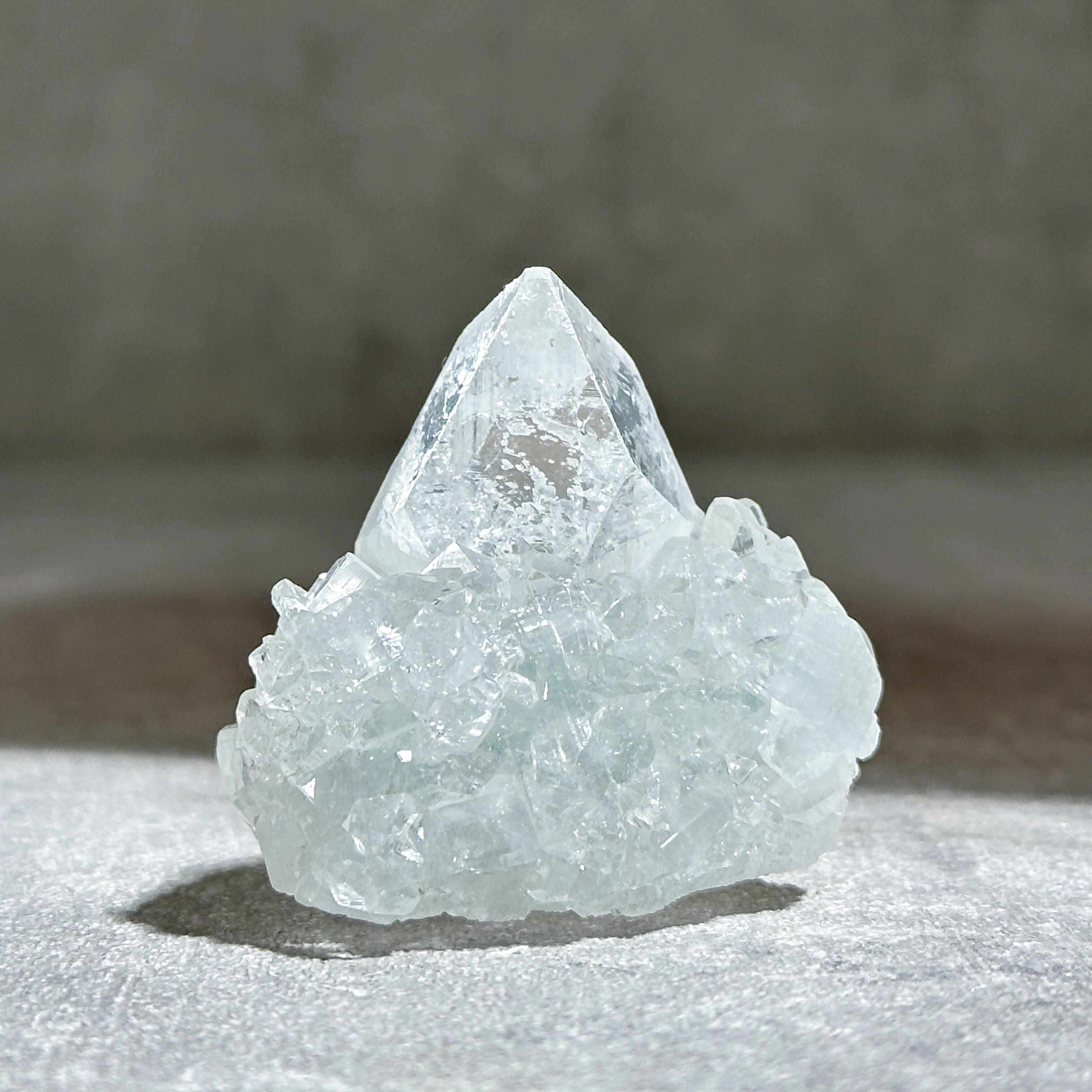 アポフィライト原石　台座付き アポフィライト原石 台座付き アポフィライト原石 台座付き 【公式通販】