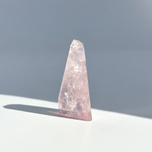 虹◎【高品質】バイーア産ローズクォーツ フリーフォーム71◇ Rose Quartz ◇天然石・鉱物・パワーストーン・インテリア