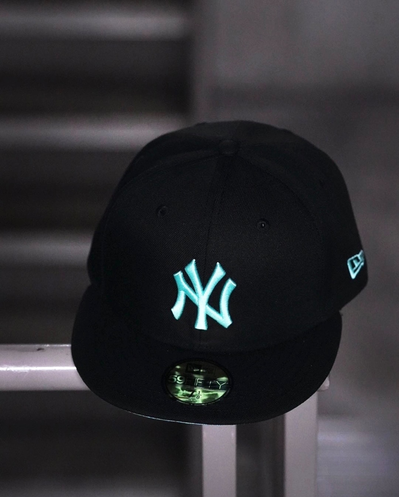 《告知》【gifthat別注】NEW ERA 59FIFTY/5950 ニューヨーク・ヤンキース -The Blue -