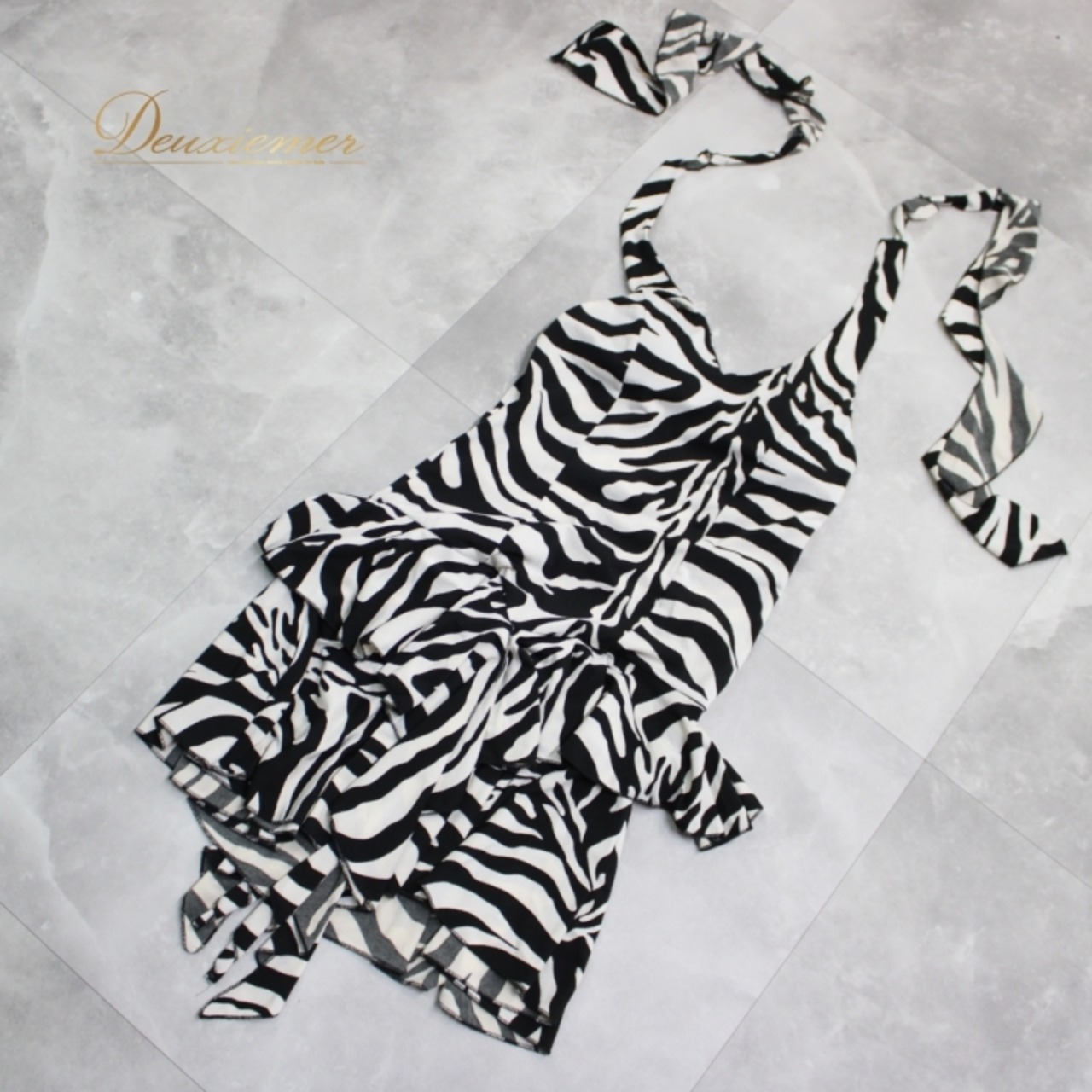 社交ダンス 衣装 ラテン ドレス ワンピース パーティドレス 白 黒 ICHIOKU イチオク ホワイト系 ブラック系 ゼブラ柄 ホルターネック 伸縮性 オシャレ フォーマル ダンスパーティー レディース セクシー スタイリッシュ 美しい デザイン ファッション 体型カバー トレンド 夏服 芯地付き 楽々着脱 黒白 コンビネーション