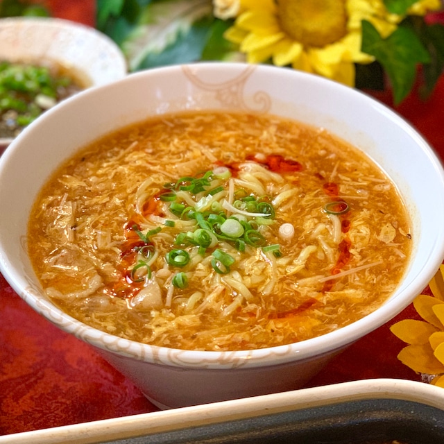 うま辛！酸辣湯麺