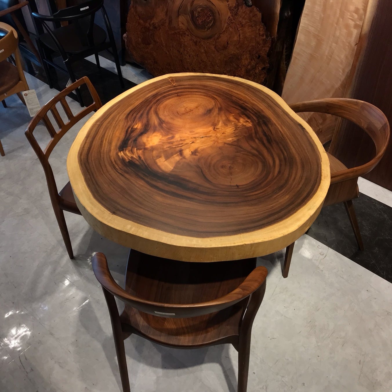 丸テーブル | 千年家具 - 一枚板 テーブル専門店