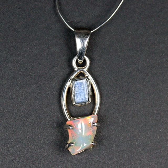 〔J368-7〕エチオピアンオパール ブルーカイヤナイト sv925 宝石質原石ペンダントトップ　opal kyanite