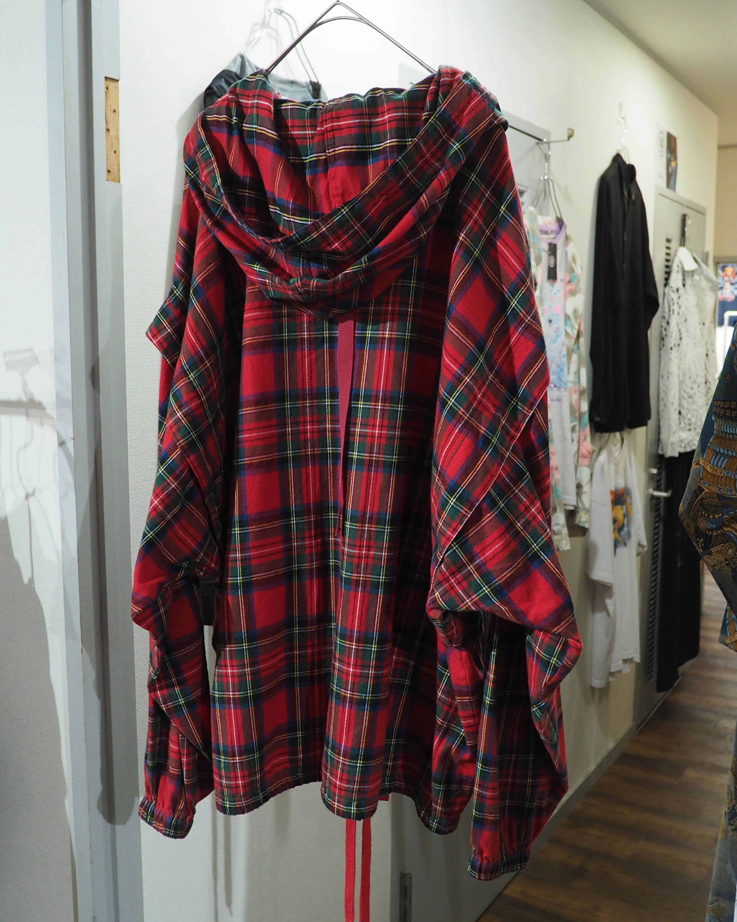 " Iroquois ‐ 変形 " Tartan check pattern Over silhouette Hoodie