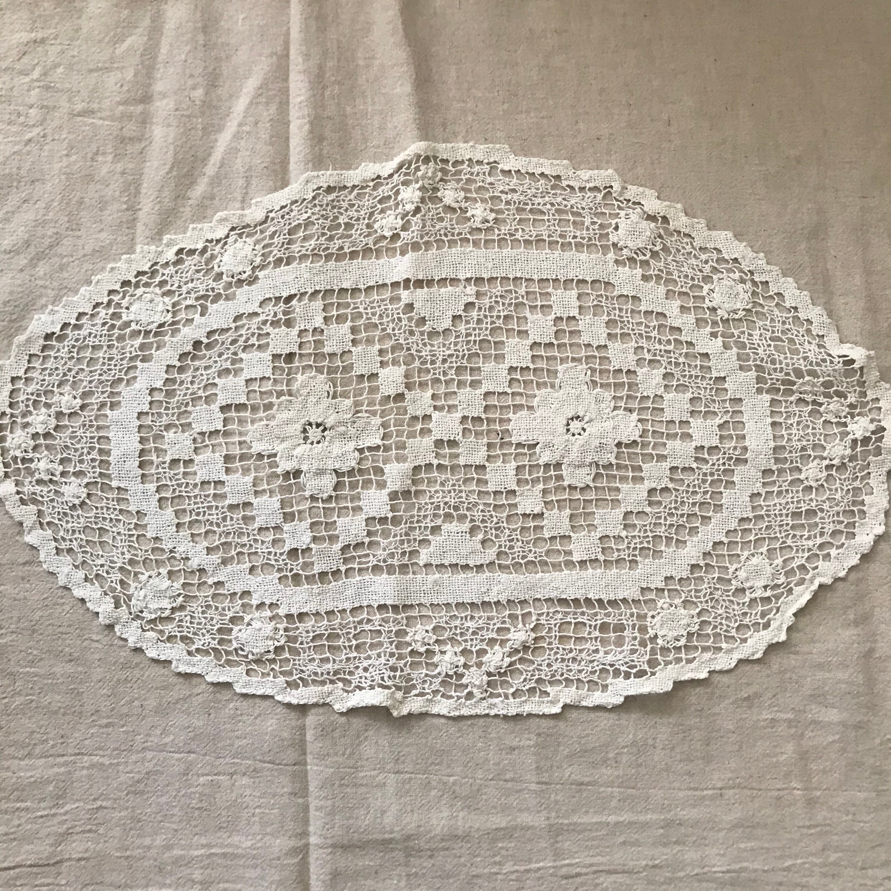 オーバル形のドイリー