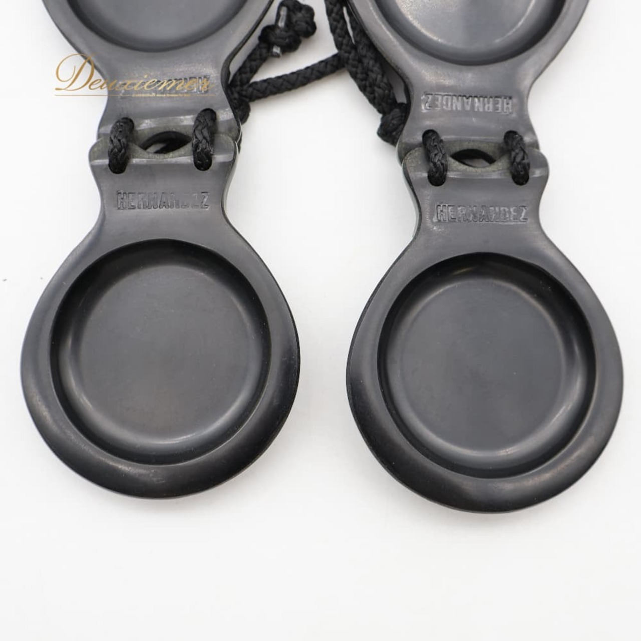 フラメンコ 小物 パリージョ カスタネット ブラック系 HERNANDEZ 楽器 小道具 舞台 ペア 両手 黒 赤 白 ケース ケース付き 発表会 レッスン 練習 ダンス小物 パフォーマンス フラメンコ用品 レッド系 ホワイト系