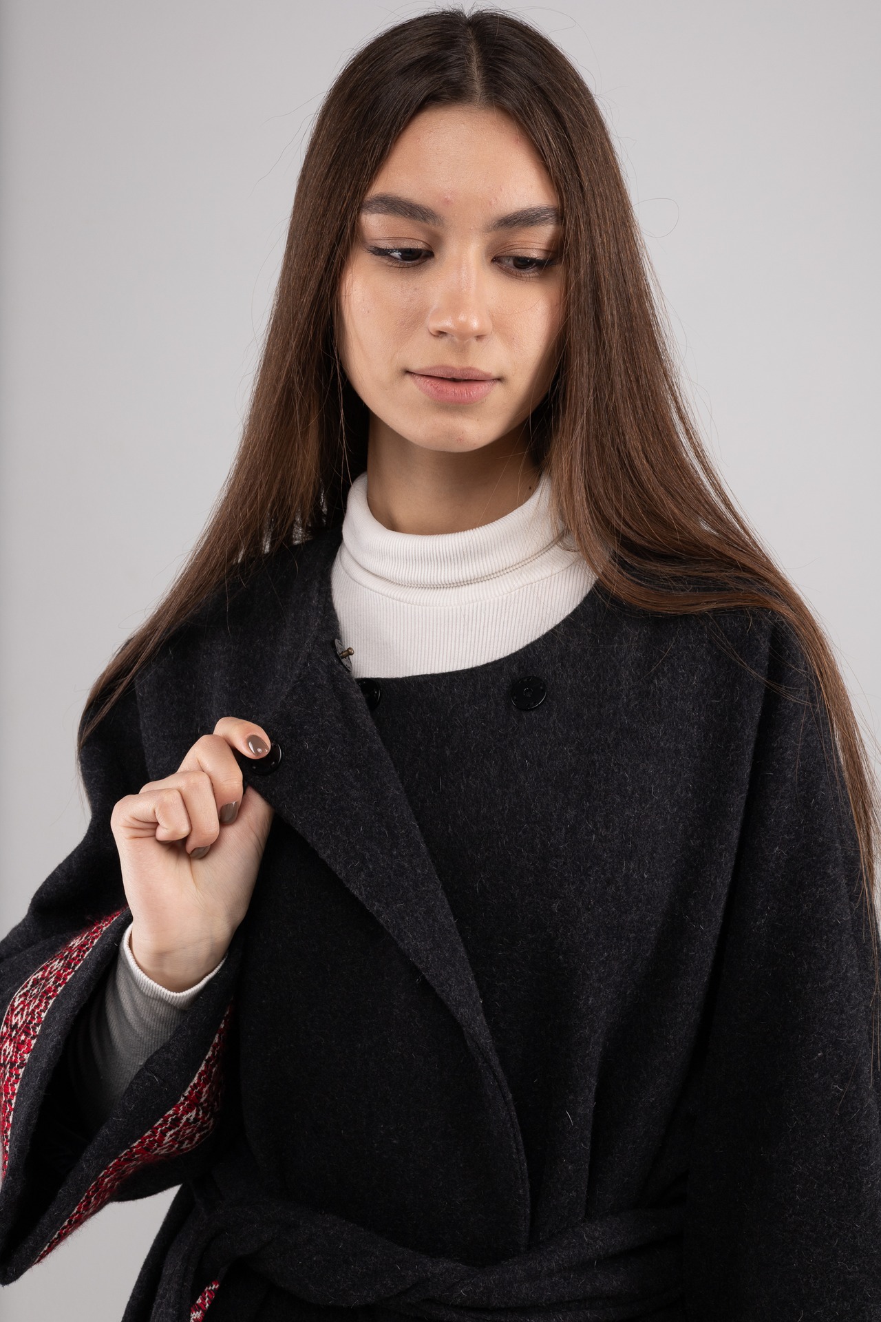 ウクライナ産プレミアムウール100%セミロングコート（黒）平行縫い　手刺繍 - 18