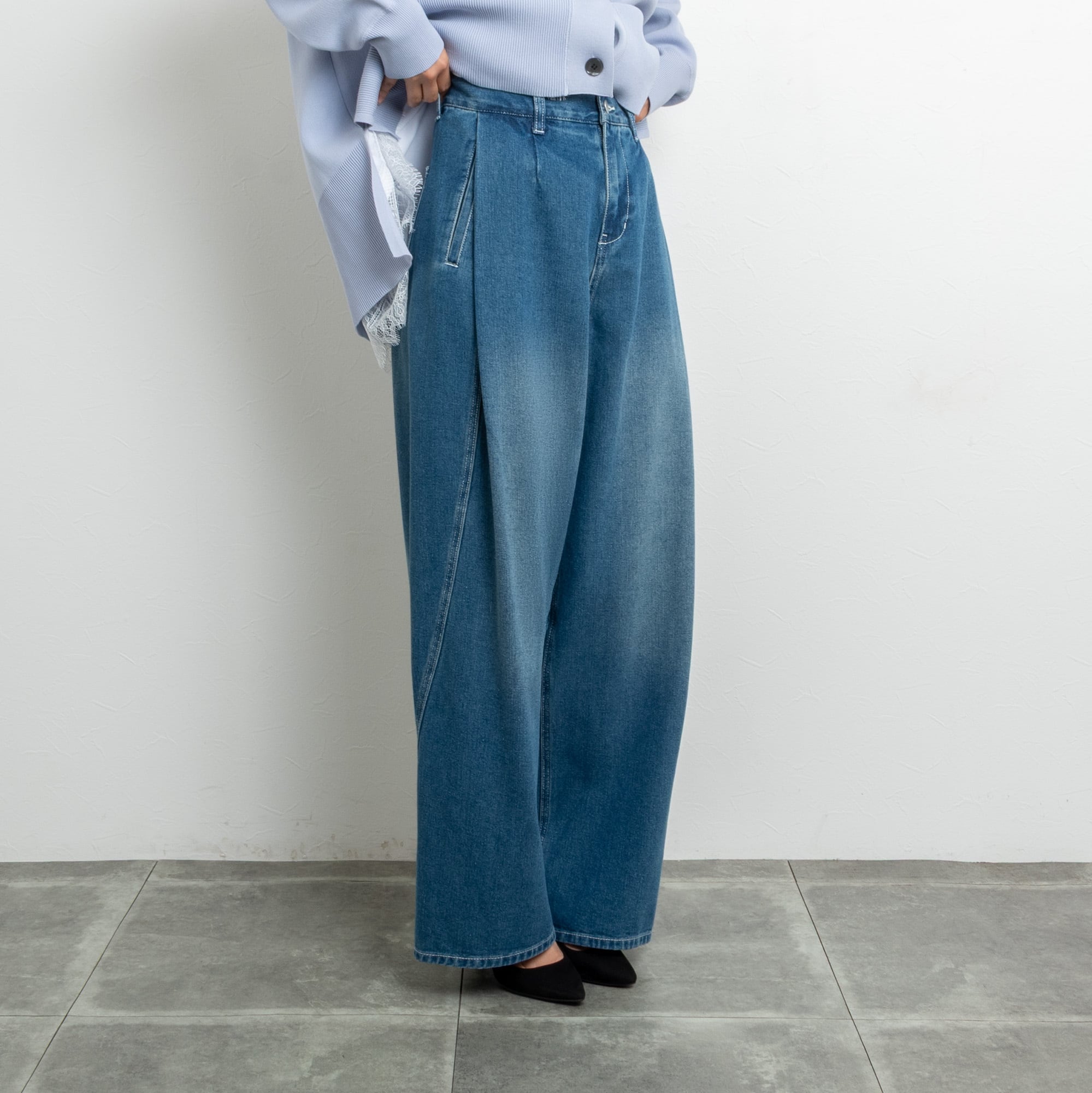PASSIONE／パシオーネ】タックカーブデニムパンツ（ブルー） | La Himawari
