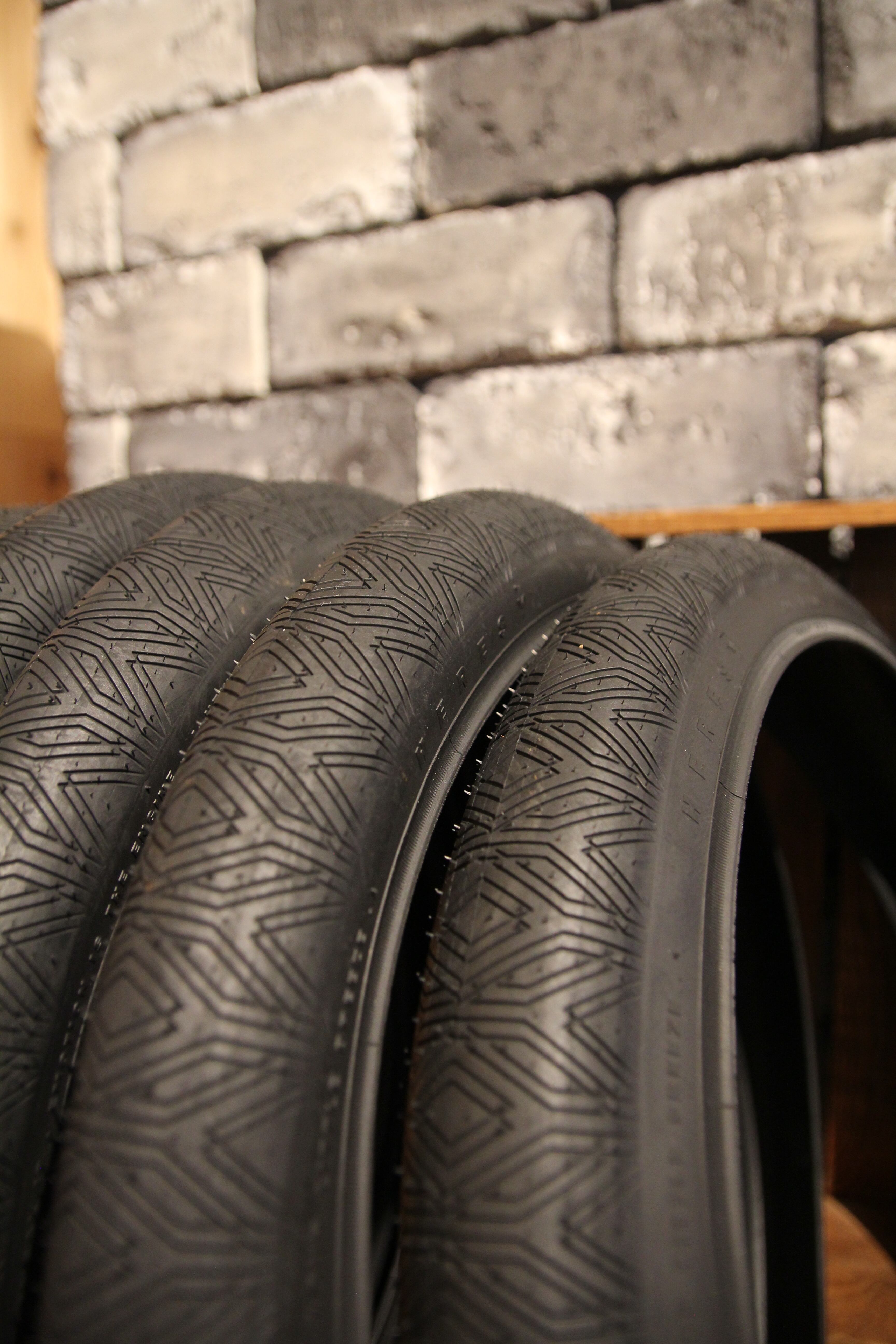 HERESY ZEPHYR TIRE / Wire bead BMX タイヤ | MERSYS