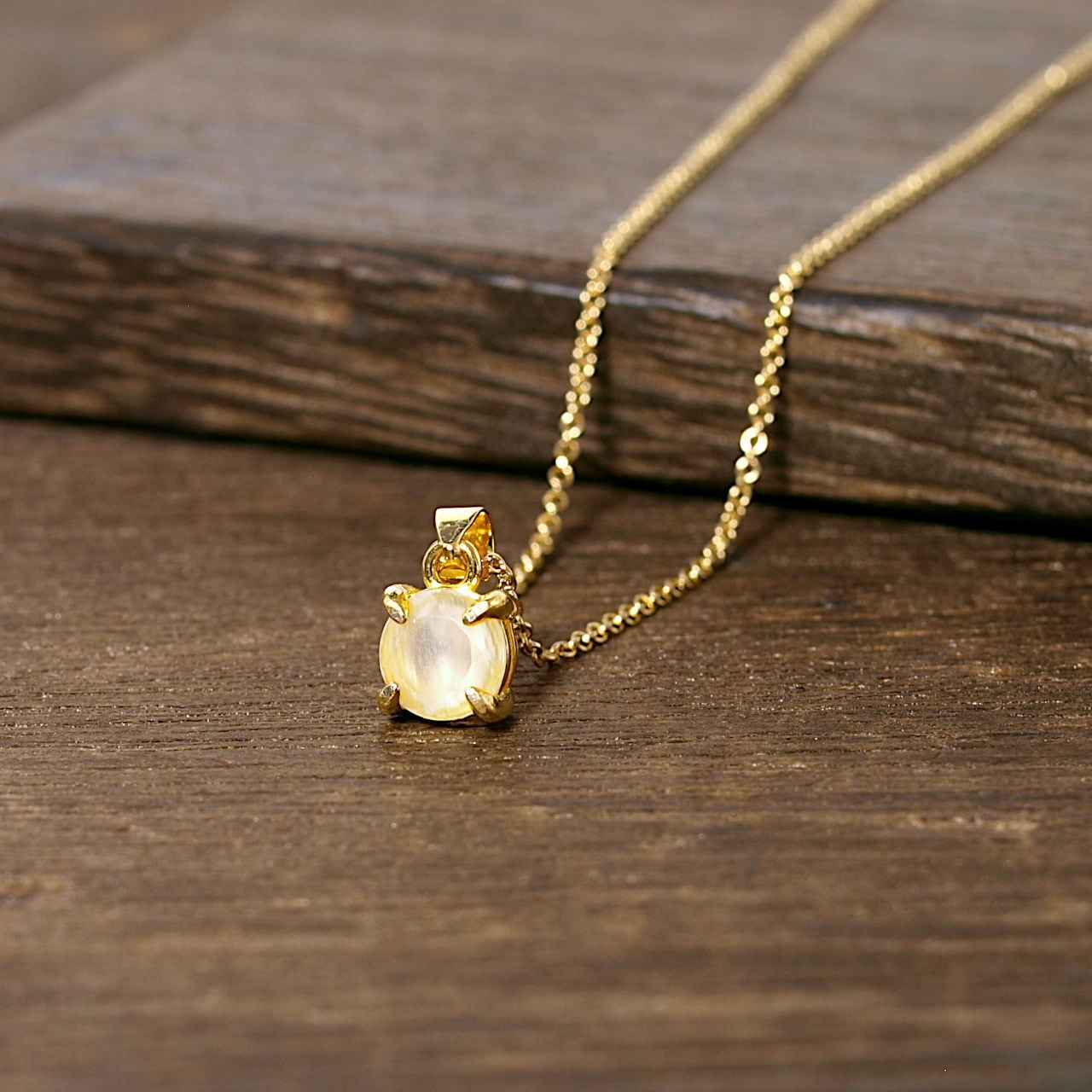 【限定】ムーンストーン爪留めネックレス(K18GP)