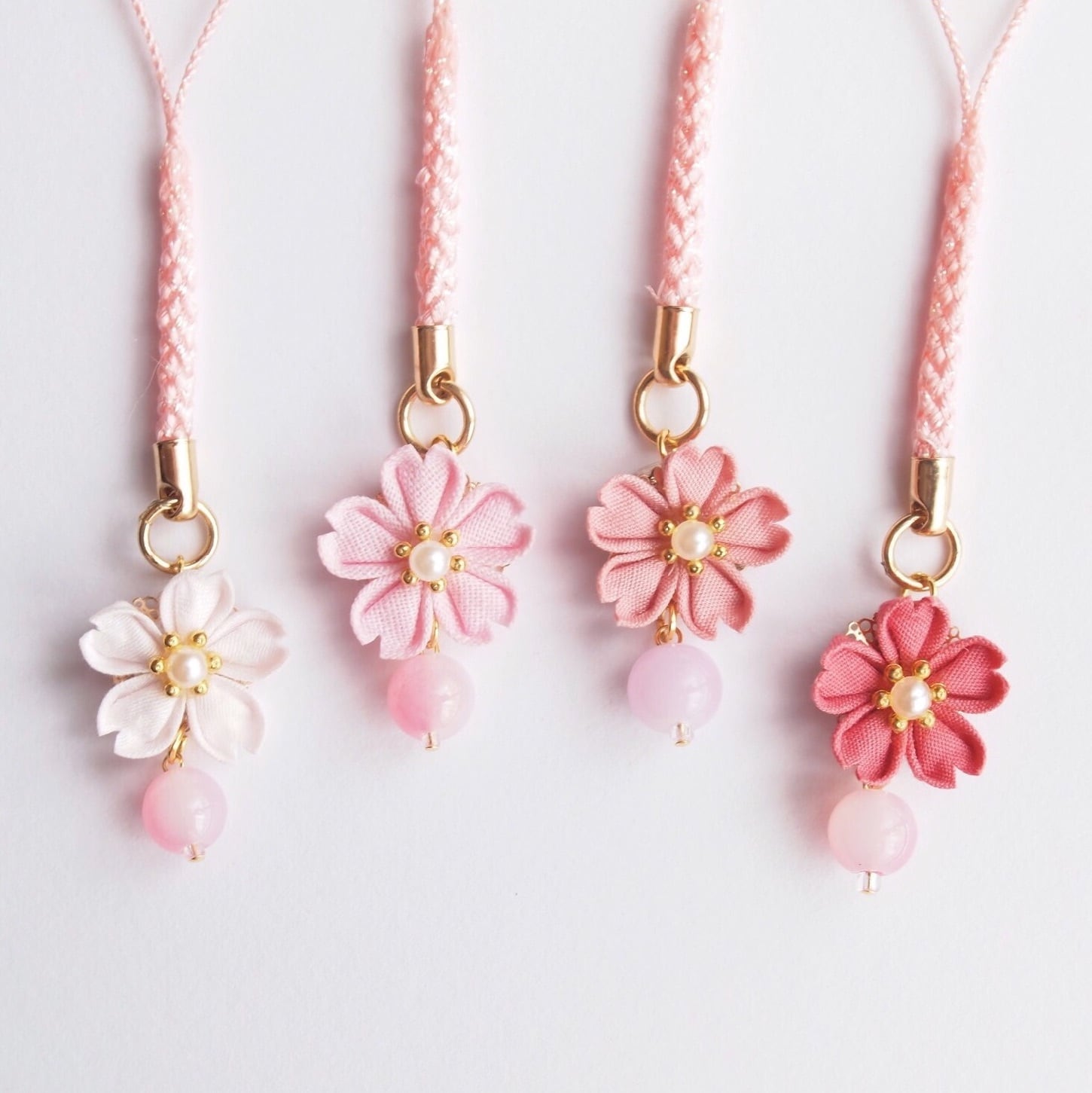 つまみ細工 サクラ咲く*桜のストラップ 】---- フラワー/誕生日/記念日