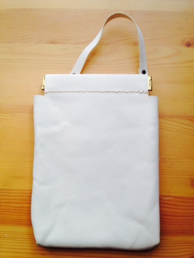 白 ホワイト スマホ ポーチ デジカメケース シガーケース レディース かわいい 革 小物入れ ミニショルダー ポシェット 鞄 バッグ チャーム Apple アップル レザークラフト 白 ホワイト スマホ ポーチ デジカメケース シガーケース レディース かわいい 革 小物入れ ミニショルダー ポシェット 鞄 バッグ チャーム Apple アップル レザークラフト