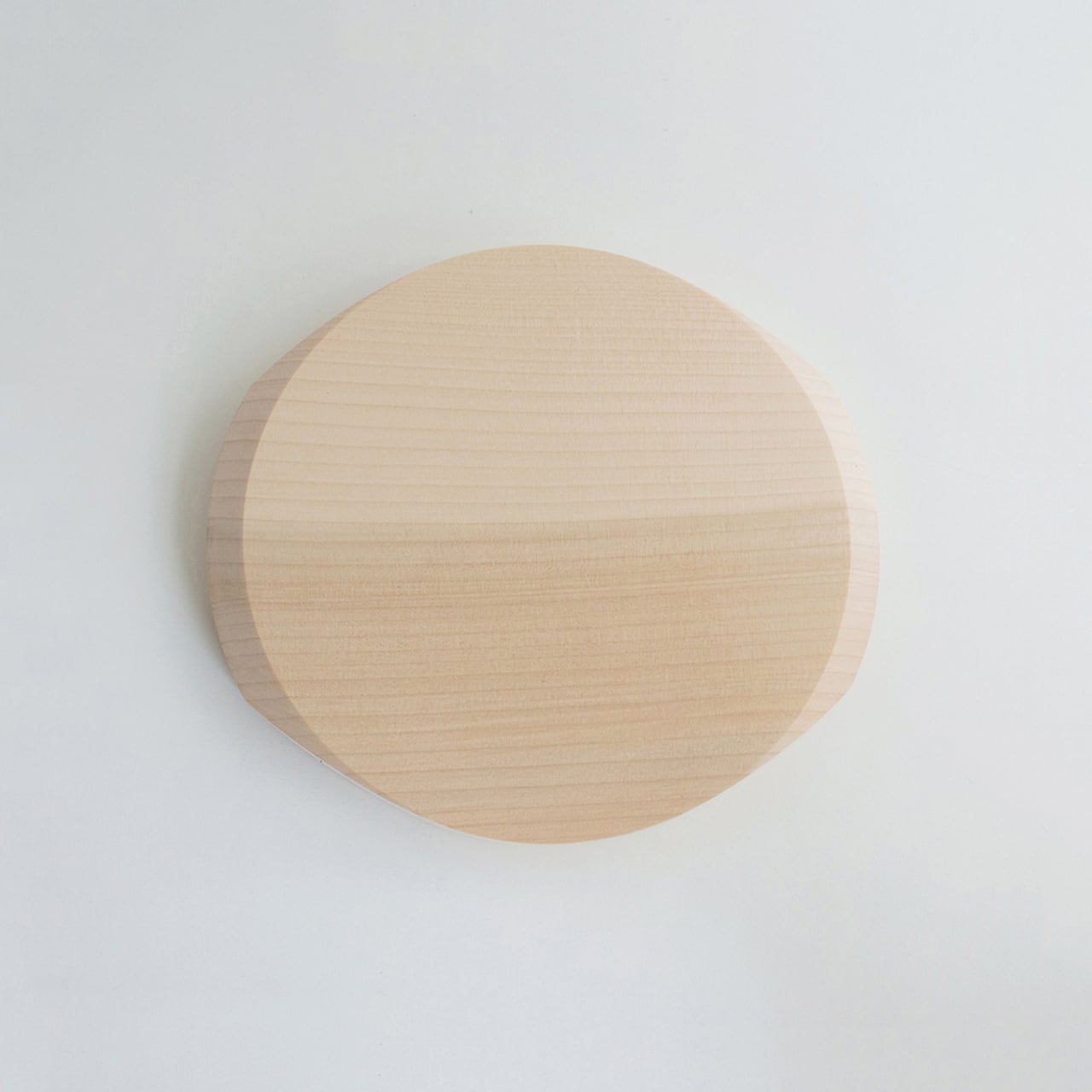 ヨシタ手工業デザイン室 まな板 てがかり まる型 大 まな板「てがかり」まる型 大 Cutting board Round Large | ヨシタ
