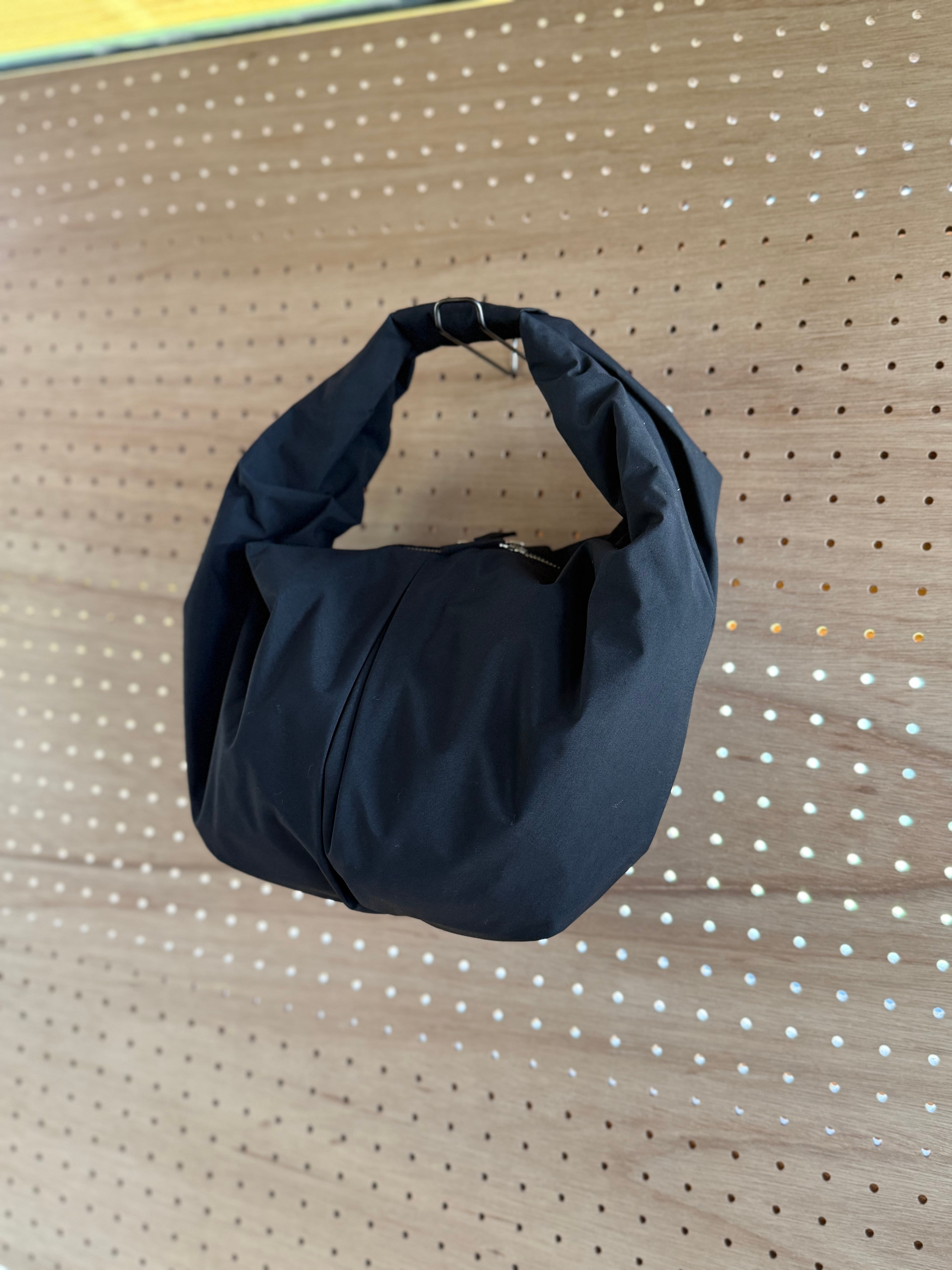 新品 D-VEC × ALMOSTBLACK SHOULDER BAG ブルー D-VEC【 DWR SHOULDER MOON BAG MINI】 | LARGE LAB TOWN