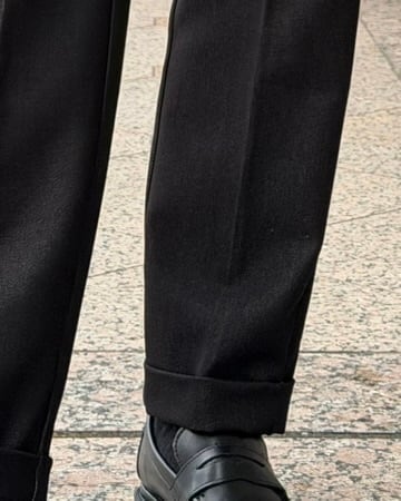 快適設計】ストレッチテーパードデニムスラックス | sommesso