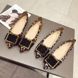 【送料無料】レディース パンプス ぺたんこ シューズ ヒョウ柄 レオパード ローヒール 華やか バックル きらきら ベルト エレガント 大人可愛い ママコーデ ママファッション 韓国 オルチャンファッション 人気 トレンド 新作 20代 30代 40代 きれいめ レトロ シンプル 定番 スタイリッシュ お出かけ デート おしゃれ 通勤 通学 オフィス OL デイリー カジュアル フェミニン シック 体型カバー 着痩せ 着回し インスタ映え 秋 冬 春 夏 CO1947