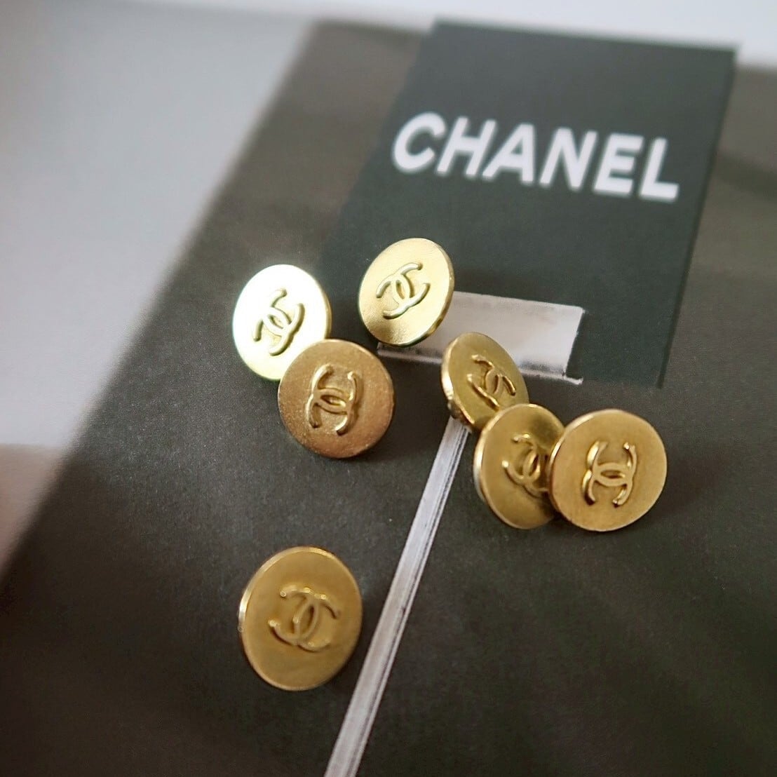 VINTAGE CHANEL BUTTON】アンティークゴールド フラットボタン 12mm C